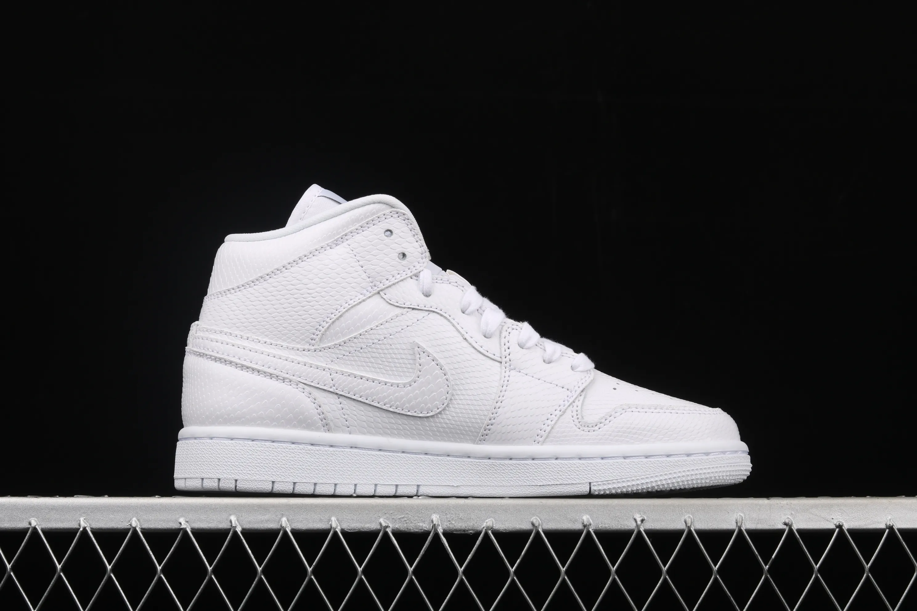 All categories Air Jordan Jordan series basketball shoes Air Jordan 1 Mid Air Jordan 1 Mid AJ1 Joe 1 snake pattern white mid-top basketball shoes series BQ6472-110